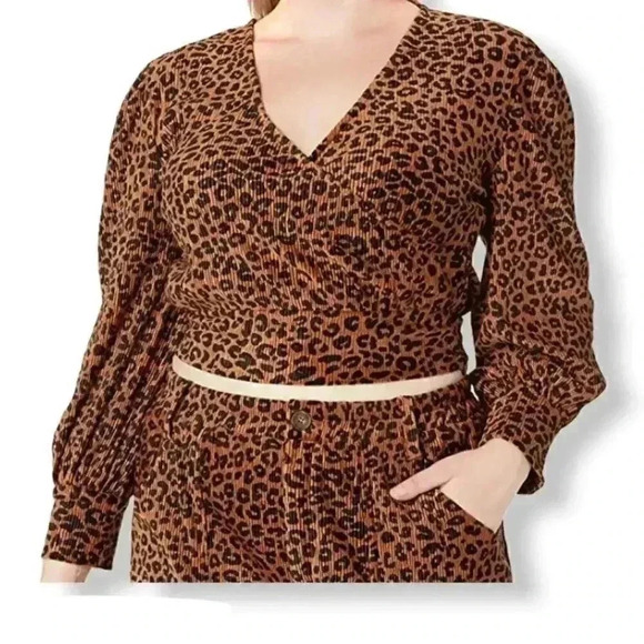 KENDALL + KYLIE Wrap Balloon Sleeve Leopard top - Picture 3 of 4